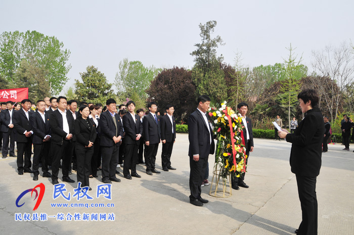 縣高新區(qū)到睢杞戰(zhàn)役紀(jì)念館開展革命烈士公祭活動(dòng) 縣高新區(qū)到睢杞戰(zhàn)役紀(jì)念館開展革命烈士公祭活動(dòng)