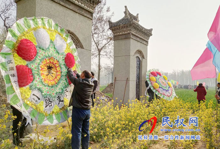 民權(quán)縣程莊鎮(zhèn)各中小學(xué)開展形式多樣的清明祭掃活動(dòng) 民權(quán)縣程莊鎮(zhèn)各中小學(xué)開展形式多樣的清明祭掃活動(dòng)