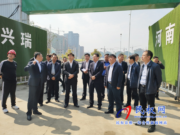 縣委副書記、縣長張團結(jié)查看我縣城區(qū)拆遷和安置房建設(shè)工作