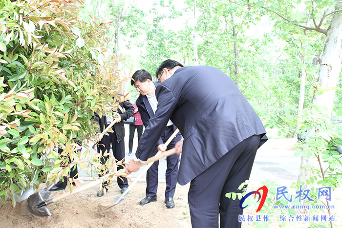 民革省委主委、省政協(xié)副主席李英杰蒞民參加“共植同心林 共圓中國夢(mèng)”活動(dòng)