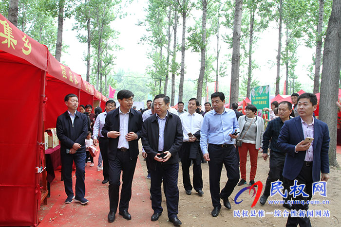 民革省委主委、省政協(xié)副主席李英杰蒞民察看“槐花節(jié)”系列活動