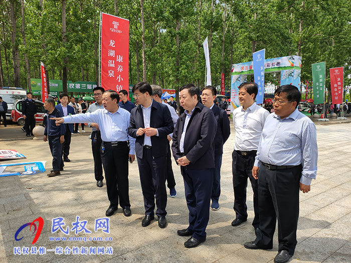 民革省委主委、省政協(xié)副主席李英杰蒞民察看“槐花節(jié)”系列活動