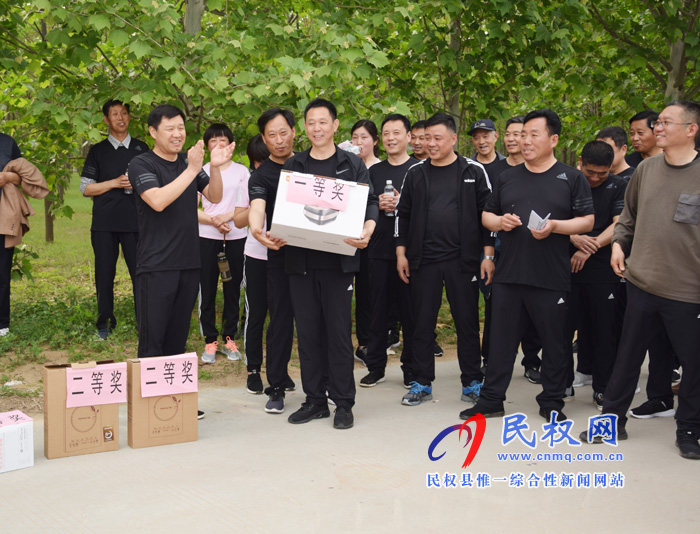 民權(quán)縣糧食收儲(chǔ)中心慶祝新中國(guó)成立70周年“放飛心情，健行健康”徒步行