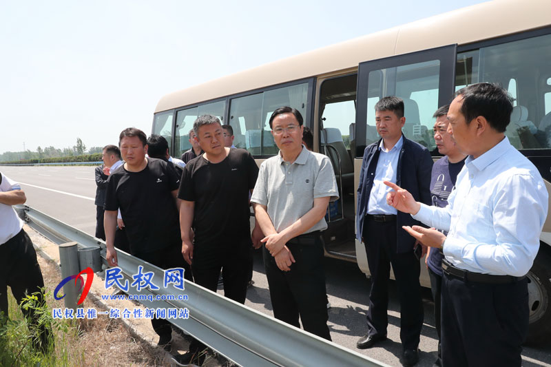市人大常委會副主任、民權(quán)縣委書記姬脈常查看我縣企業(yè)安全生產(chǎn)和國土綠化工作