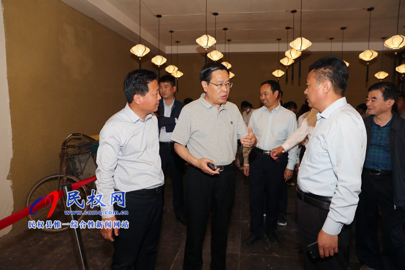 市人大常委會副主任、民權縣委書記姬脈常指導花園鄉(xiāng)趙洪坡村民俗文化節(jié)及五一安保工作