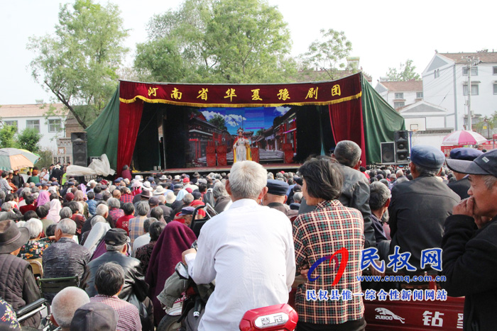 花園鄉(xiāng)萬(wàn)名群眾家門口聽大戲