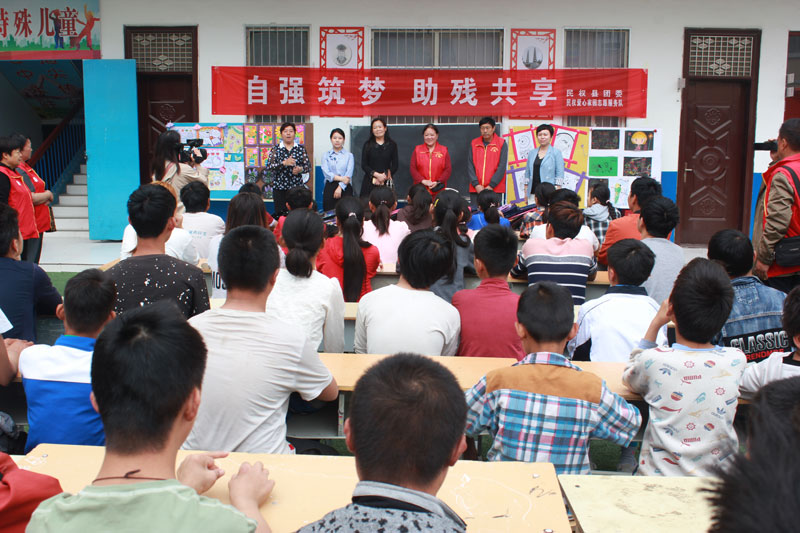 團委聯(lián)合愛心家園志愿服務隊開展“自強筑夢 助殘共享”活動 團委聯(lián)合愛心家園志愿服務隊開展“自強筑夢 助殘共享”活動