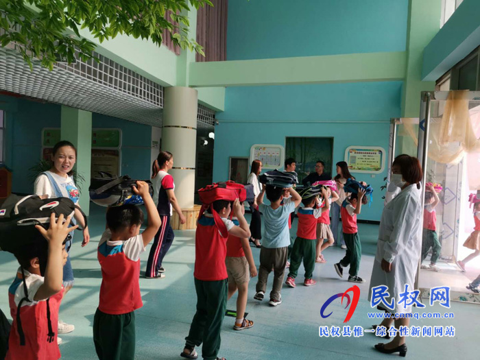 民權(quán)縣幼兒園開(kāi)展防震減災(zāi)應(yīng)急演練活動(dòng)簡(jiǎn)訊 民權(quán)縣幼兒園開(kāi)展防震減災(zāi)應(yīng)急演練活動(dòng)簡(jiǎn)訊