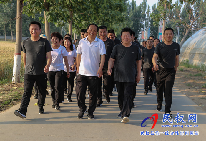 人和鎮(zhèn)舉辦“不忘初心 暢游美麗人和” 主題徒步健身活動