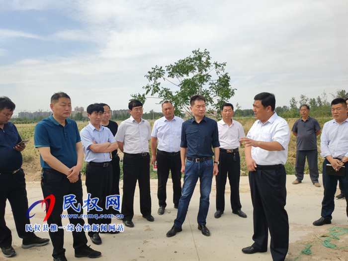 縣委常委、縣委辦公室主任孟亞松到溫泉康養(yǎng)特色小鎮(zhèn)項目現(xiàn)場辦公