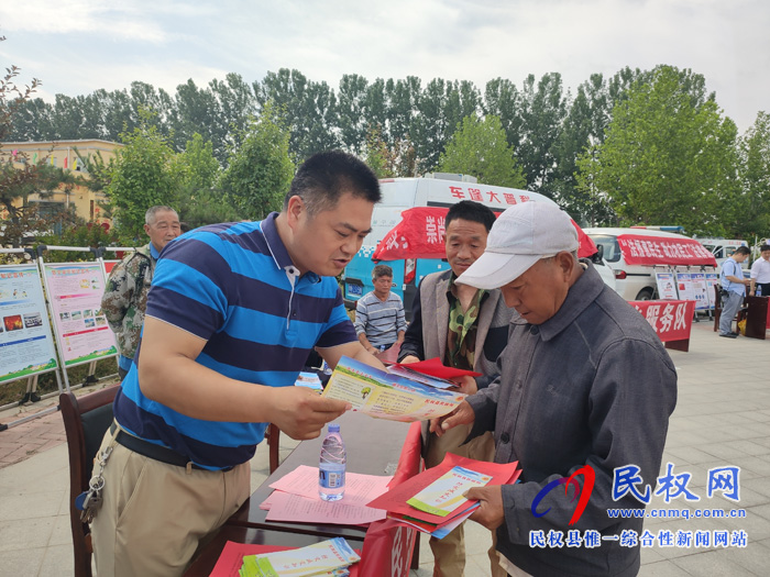 民權:“四下鄉(xiāng)”暨“科技活動周”活動 ?服務群眾零距離 民權:“四下鄉(xiāng)”暨“科技活動周”活動 ?服務群眾零距離