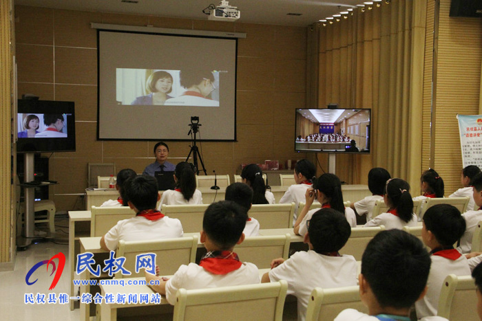 民權(quán)縣實(shí)驗(yàn)小學(xué)組織學(xué)生代表走進(jìn)檢察院參加開放日活動(dòng) 民權(quán)縣實(shí)驗(yàn)小學(xué)組織學(xué)生代表走進(jìn)檢察院參加開放日活動(dòng)