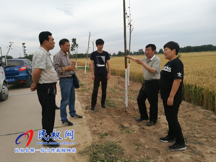 市質(zhì)檢中心領(lǐng)導(dǎo)到民權(quán)縣進(jìn)行綠色食品現(xiàn)場(chǎng)檢查 市質(zhì)檢中心領(lǐng)導(dǎo)到民權(quán)縣進(jìn)行綠色食品現(xiàn)場(chǎng)檢查