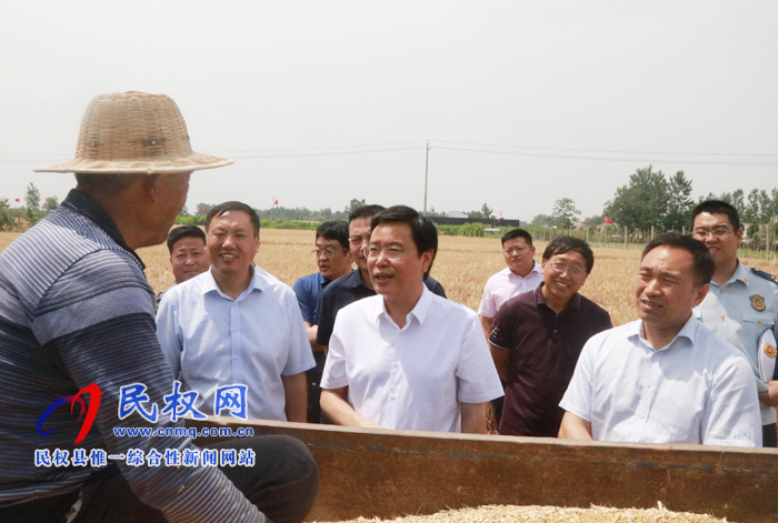 市人大常委會(huì)副主任、縣委書記姬脈常調(diào)研我縣“三夏”及秸稈禁燒工作