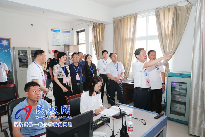 市人大常委會(huì)副主任、縣委書記姬脈常帶隊(duì)巡視高考工作