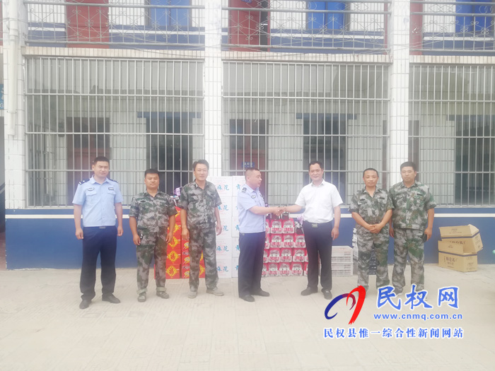 雙塔鎮(zhèn)慰問(wèn)派出所三夏執(zhí)勤干警 雙塔鎮(zhèn)慰問(wèn)派出所三夏執(zhí)勤干警
