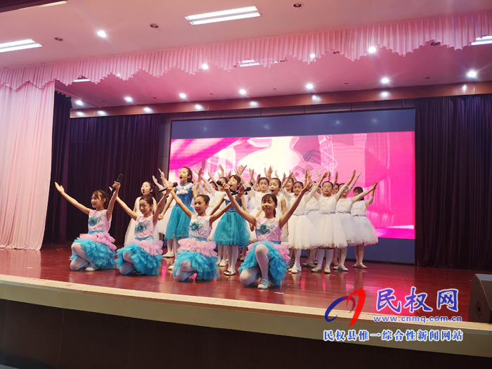 我縣舉辦慶祝新中國成立70周年“人民醫(yī)院杯”經(jīng)典誦讀展演活動(dòng) 我縣舉辦慶祝新中國成立70周年“人民醫(yī)院杯”經(jīng)典誦讀展演活動(dòng)