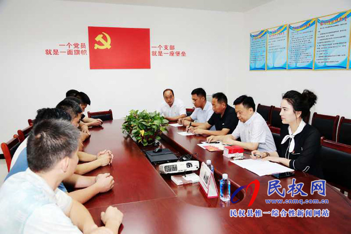縣直機(jī)關(guān)工委開展為黨員集體過“政治生日”活動 縣直機(jī)關(guān)工委開展為黨員集體過“政治生日”活動