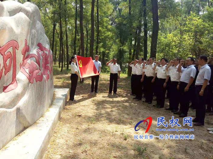 商丘海關(guān)與劉炳莊村開(kāi)展“不忘初心 牢記使命”主題黨日活動(dòng) 商丘海關(guān)與劉炳莊村開(kāi)展“不忘初心 牢記使命”主題黨日活動(dòng)