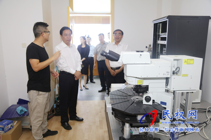 市人大常委會副主任、縣委書記姬脈常到河南大學(xué)金明校區(qū)參觀考察