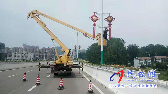 城管局路燈管理所加強(qiáng)路燈維修、維護(hù)，保證安全亮化