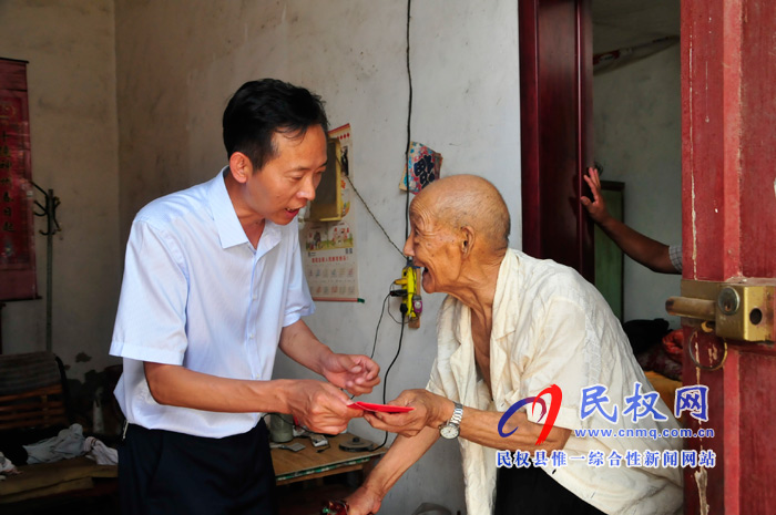 縣委常委、副縣長信木祥“八一”前夕走訪慰問復(fù)退、復(fù)員軍人