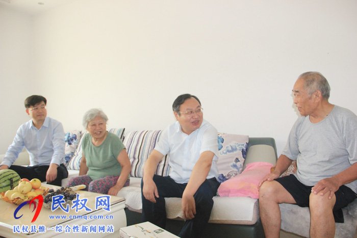 市委常委、常務副市長吳祖明到我縣走訪慰問部分軍人優(yōu)撫對象