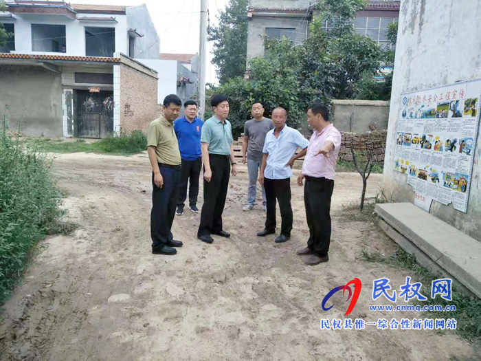 縣委常委、副縣長(zhǎng)房季到龍?zhí)伶?zhèn)檢查指導(dǎo)工作