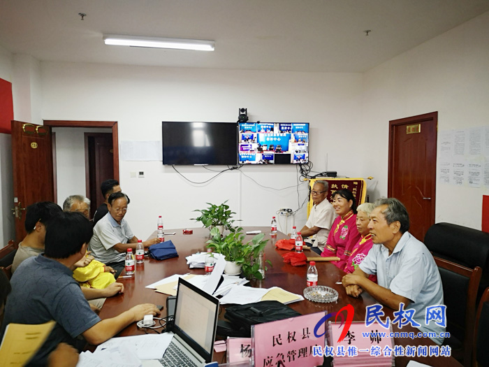 應(yīng)急管理局：真心幫扶暖人心，貧困戶感恩送錦旗
