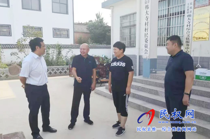 中醫(yī)院院長底世松看望我院駐村工作隊(duì) 中醫(yī)院院長底世松看望我院駐村工作隊(duì)