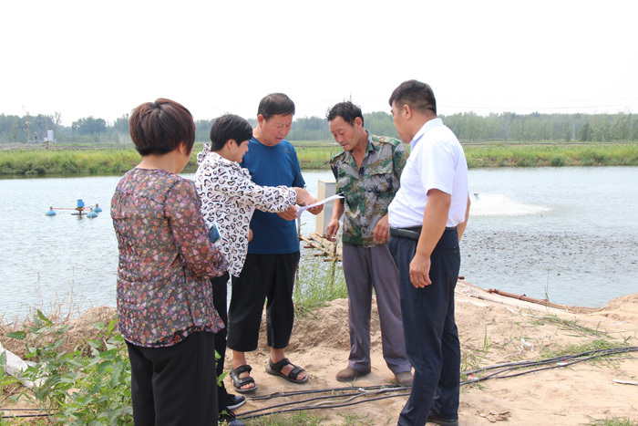 民權(quán)縣農(nóng)業(yè)農(nóng)村局深入水產(chǎn)養(yǎng)殖企業(yè)開展水域?yàn)┩筐B(yǎng)殖證申請(qǐng)現(xiàn)場(chǎng)權(quán)屬核查工作 民權(quán)縣農(nóng)業(yè)農(nóng)村局深入水產(chǎn)養(yǎng)殖企業(yè)開展水域?yàn)┩筐B(yǎng)殖證申請(qǐng)現(xiàn)場(chǎng)權(quán)屬核查工作