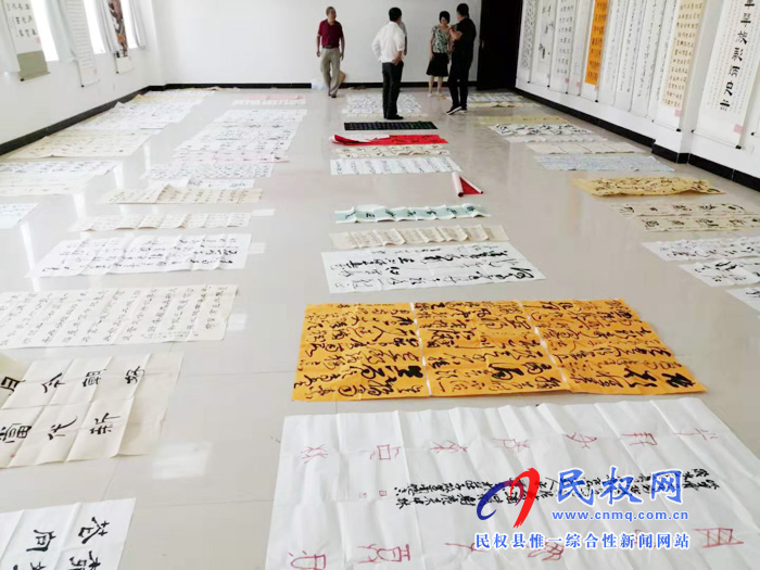 縣文聯(lián)“慶祝新中國(guó)暨人民政協(xié)成立70周年書(shū)畫(huà)展”開(kāi)展書(shū)畫(huà)遴選活動(dòng) 縣文聯(lián)“慶祝新中國(guó)暨人民政協(xié)成立70周年書(shū)畫(huà)展”開(kāi)展書(shū)畫(huà)遴選活動(dòng)