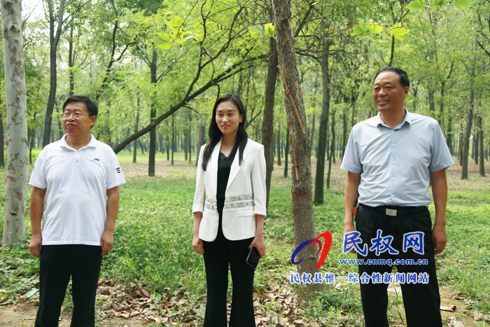 副縣長朱琳參加民權(quán)高中“遠足勵志行”活動 副縣長朱琳參加民權(quán)高中“遠足勵志行”活動