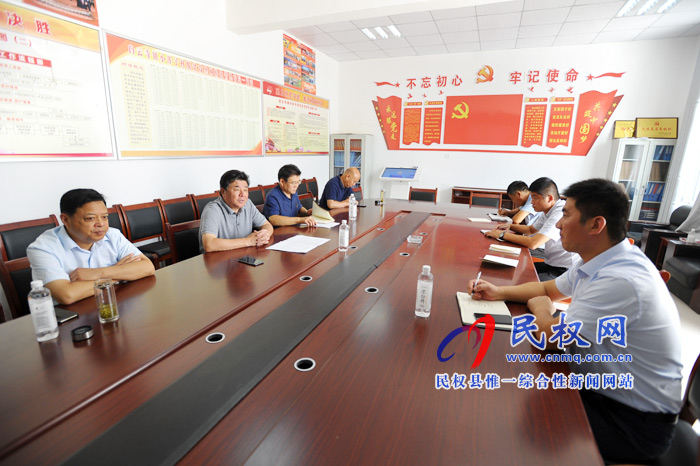 市人大常委會(huì)副主任、市總工會(huì)主席劉沛到民權(quán)縣白云寺鎮(zhèn)小渾子村開展“三·五”基層工作日活動(dòng)