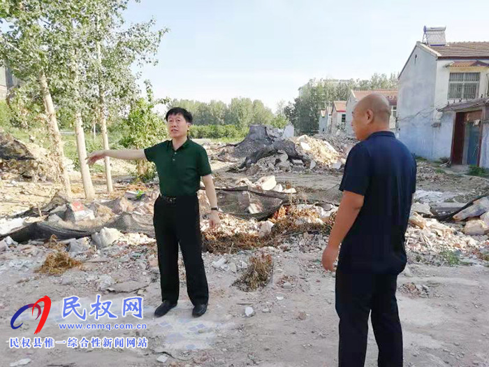 縣委常委、副縣長(zhǎng)房季實(shí)地調(diào)研指導(dǎo)有關(guān)項(xiàng)目建設(shè)