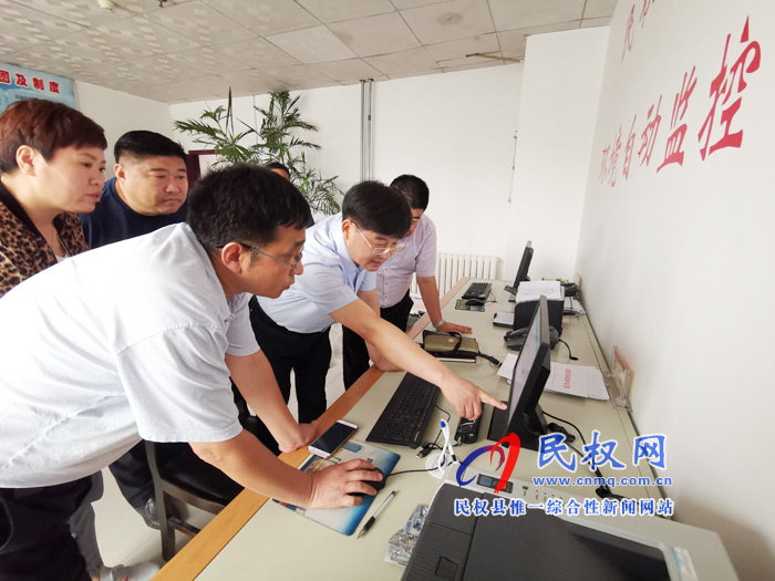 縣委副書記、縣長(zhǎng)張團(tuán)結(jié)調(diào)研環(huán)境保護(hù)工作