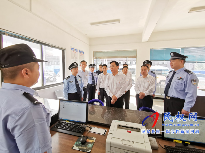 市人大常委會(huì)副主任、縣委書記姬脈常國(guó)慶慰問(wèn)一線值班民警