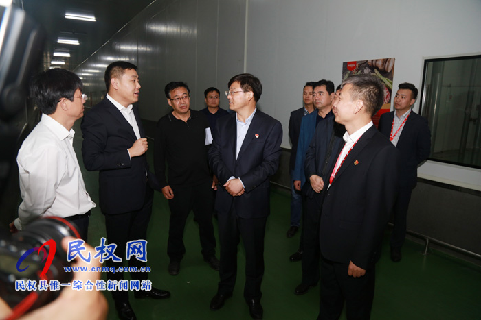 縣委副書記、縣長張團結傳達學習習近平總書記在新中國成立70周年和全國民族團結進步表彰大會講話精神