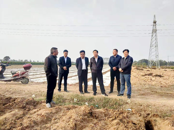 市人大常委會(huì)副主任、縣委書記姬脈常到我縣部分鄉(xiāng)鎮(zhèn)調(diào)研產(chǎn)業(yè)扶貧項(xiàng)目發(fā)展情況