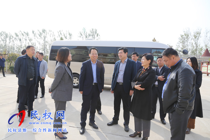 縣委常委、常務(wù)副縣長李啟峰查看我縣創(chuàng)建國家園林城市工作開展情況