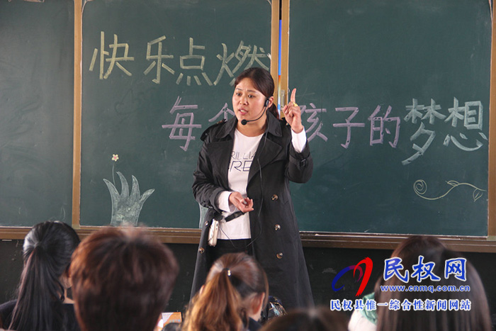 民權(quán)縣實(shí)驗(yàn)小學(xué)召開“真誠合作  攜手共進(jìn)”學(xué)生家長會(huì)