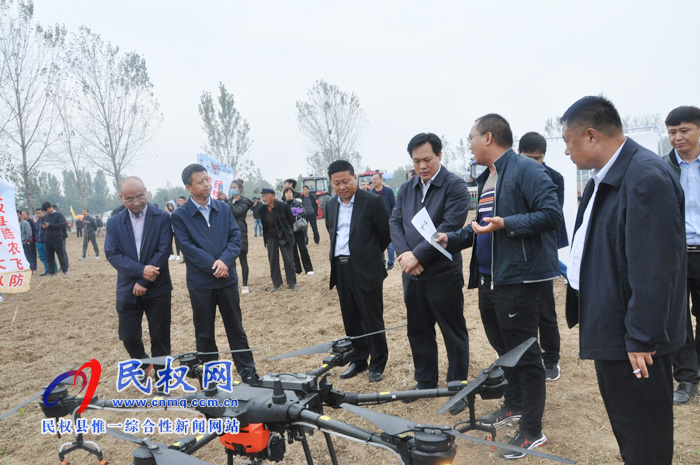 商丘市2019年主要農(nóng)作物生產(chǎn)全程機(jī)械化現(xiàn)場會(huì)在我縣召開 商丘市2019年主要農(nóng)作物生產(chǎn)全程機(jī)械化現(xiàn)場會(huì)在我縣召開