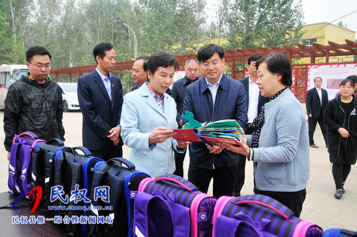 省文化和旅游廳黨組書記宋麗萍到我縣調(diào)研公共文化服務(wù)體系建設(shè)和脫貧攻堅(jiān)工作 省文化和旅游廳黨組書記宋麗萍到我縣調(diào)研公共文化服務(wù)體系建設(shè)和脫貧攻堅(jiān)工作