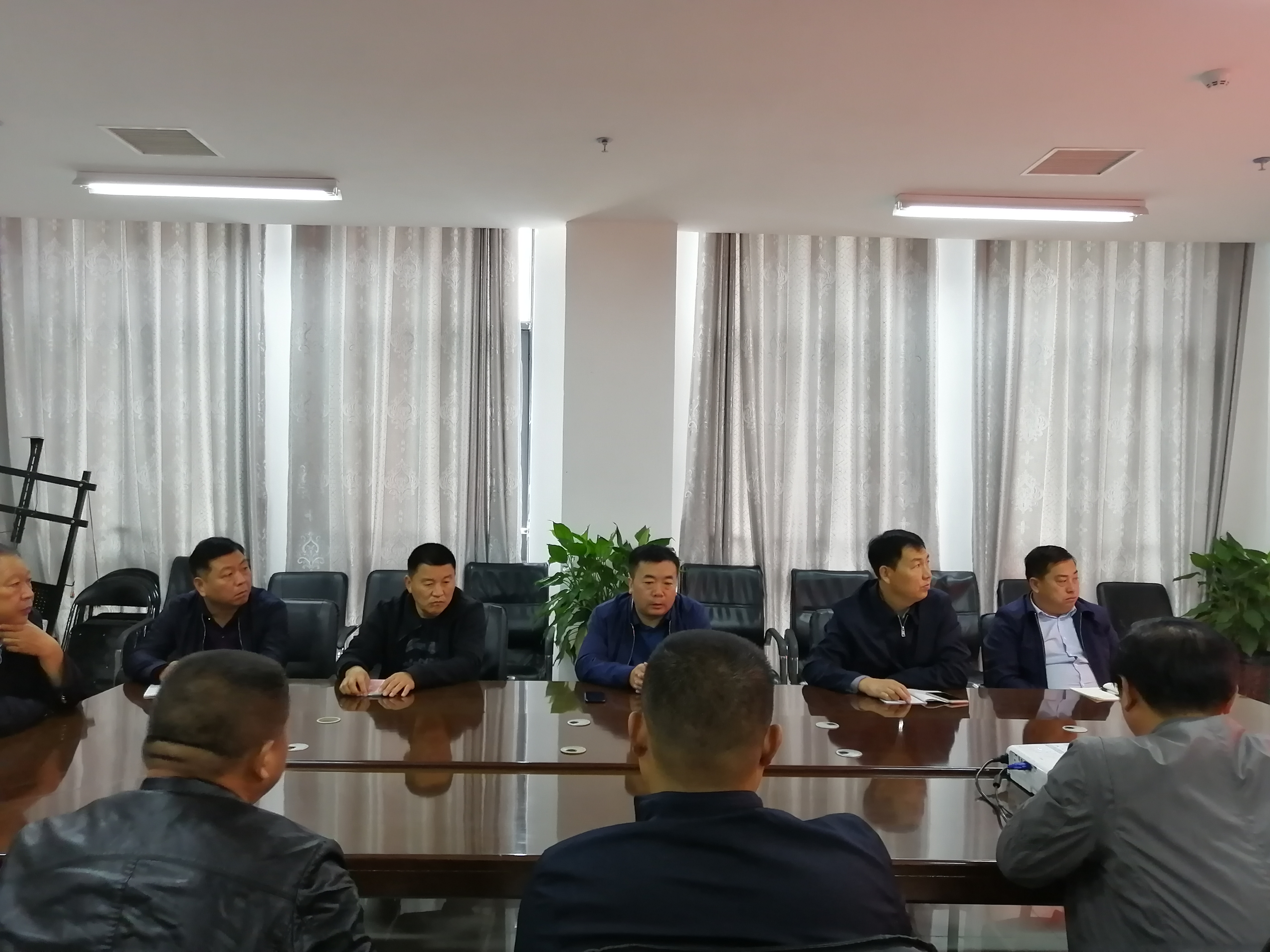 縣林業(yè)發(fā)展服務(wù)中心召開“不忘初心、牢記使命”主題教育調(diào)研座談會