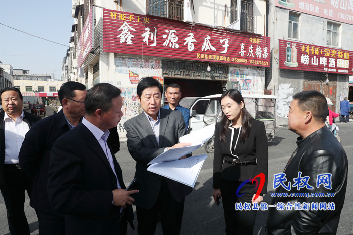 縣委常委、宣傳部長屠志遠(yuǎn)查看文明城創(chuàng)建工作