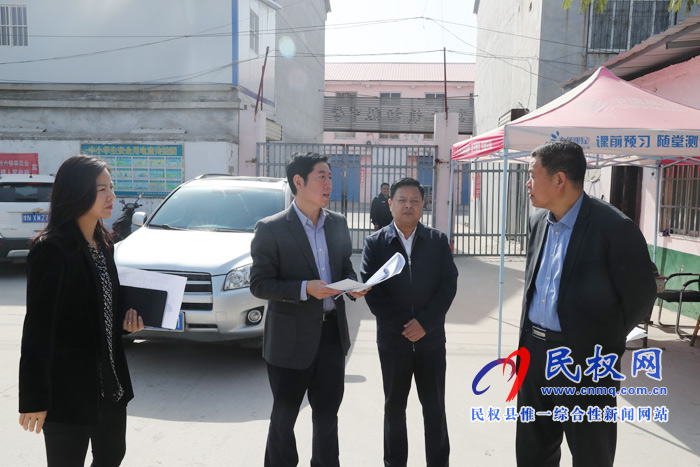 縣委常委、宣傳部長屠志遠(yuǎn)查看文明城創(chuàng)建工作