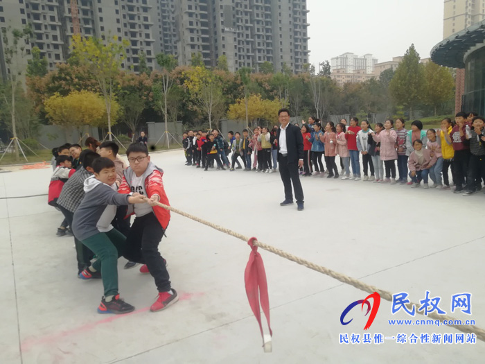 縣民族學(xué)校舉行拔河比賽活動 縣民族學(xué)校舉行拔河比賽活動