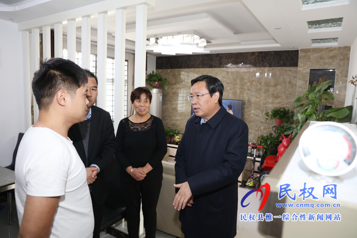 市人大常委會副主任、縣委書記姬脈常調(diào)研我縣部分重點(diǎn)民生工程建設(shè)和管理情況