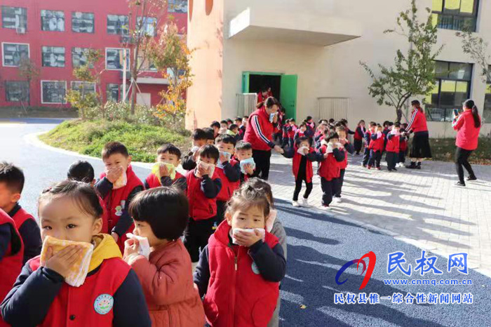 民權(quán)縣幼兒園開展2019年秋季消防安全應(yīng)急演練活動簡訊 民權(quán)縣幼兒園開展2019年秋季消防安全應(yīng)急演練活動簡訊