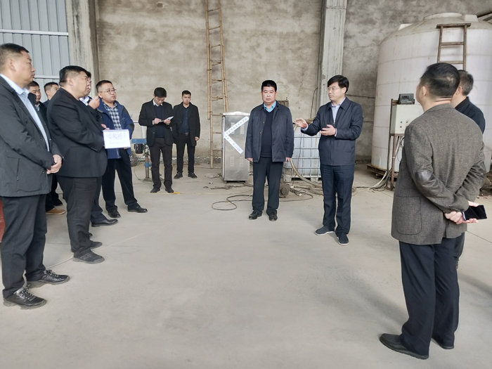 縣委副書記、縣長張團(tuán)結(jié)暗訪查處散亂污企業(yè)
